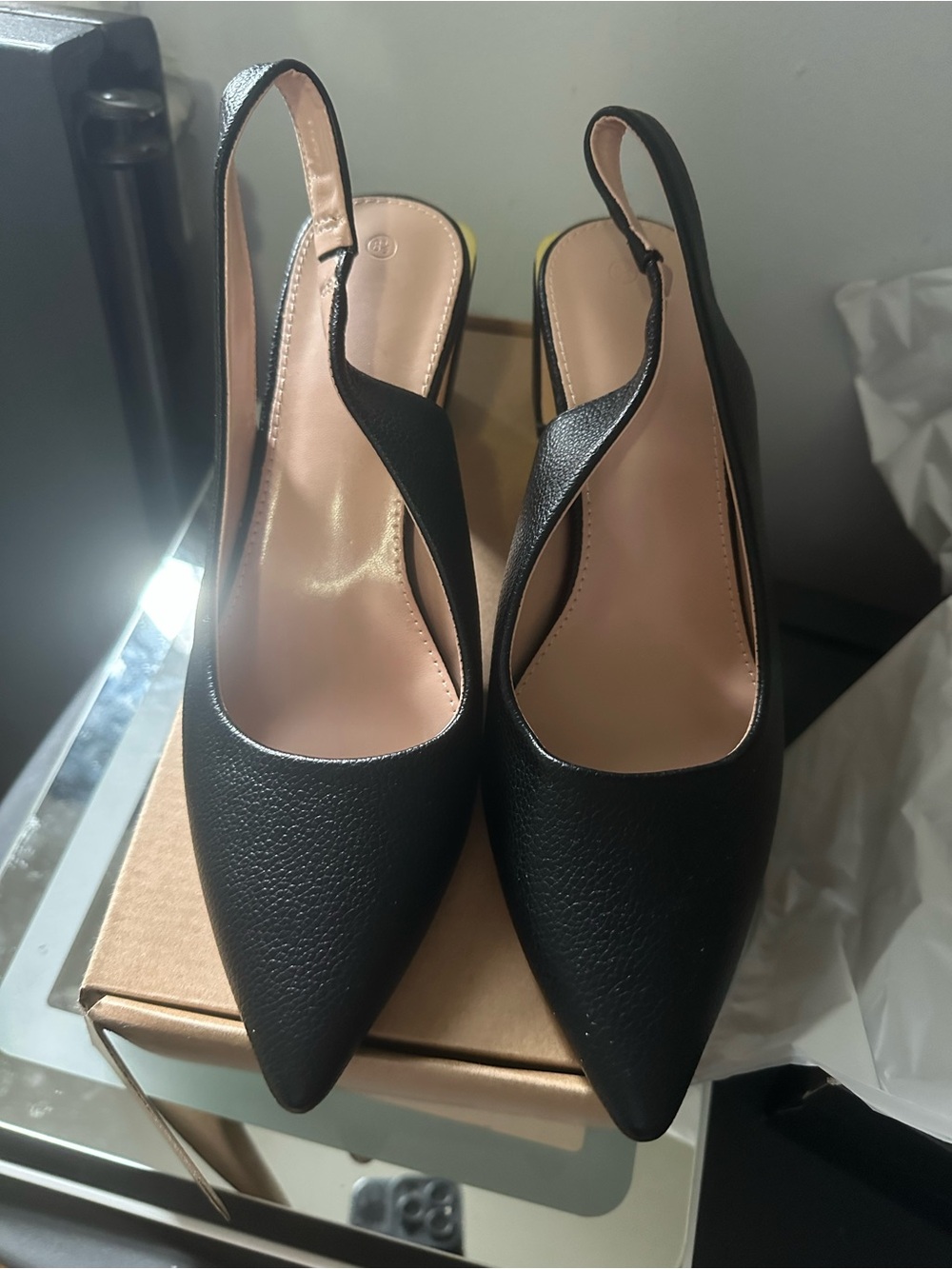 Source Unknown Black Pointed Slingback Heels
